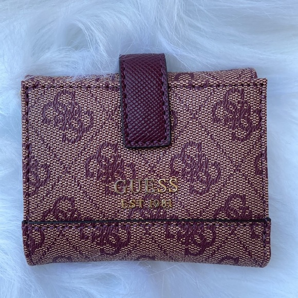 New GUESS Logo Small Trifold Wallet - Picture 4 of 7